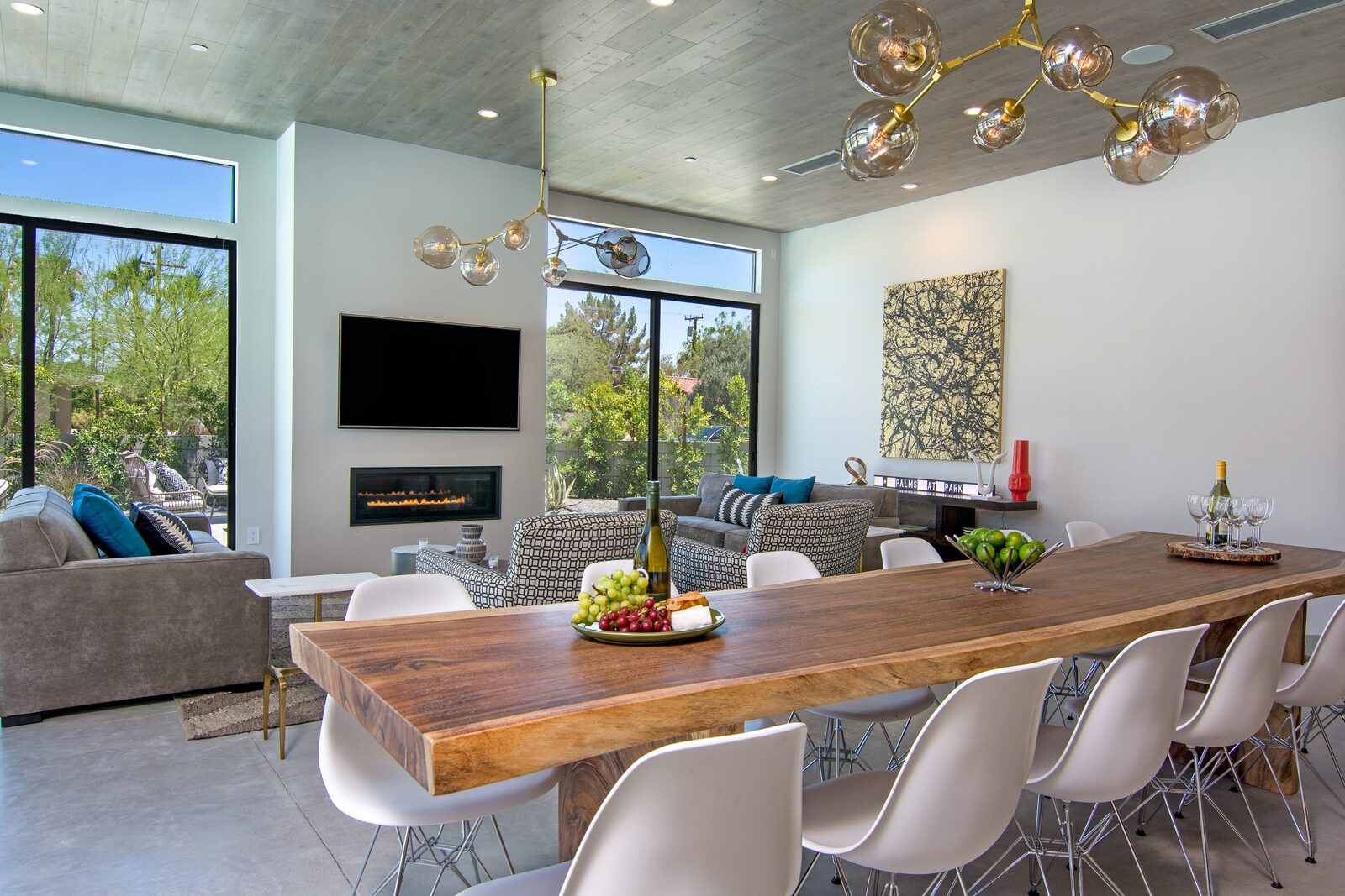 5 Palms Estate great room with dining area and mountain view