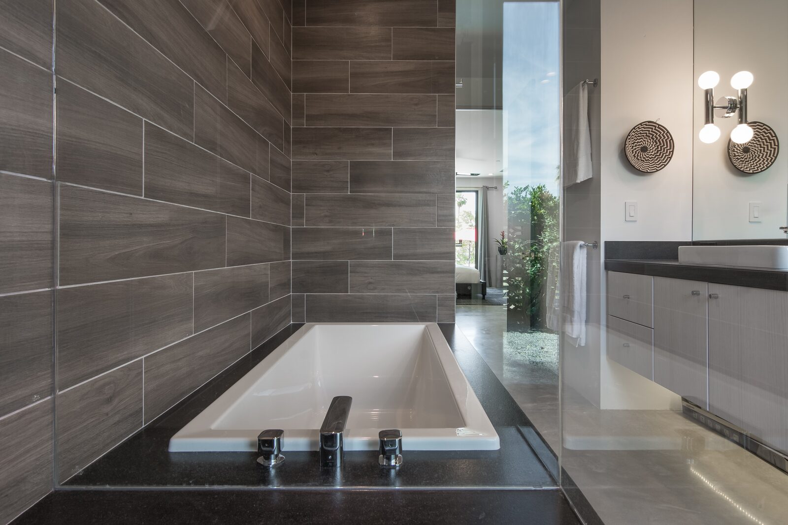 5 Palms Estate primary en-suite bathroom with soaking tub