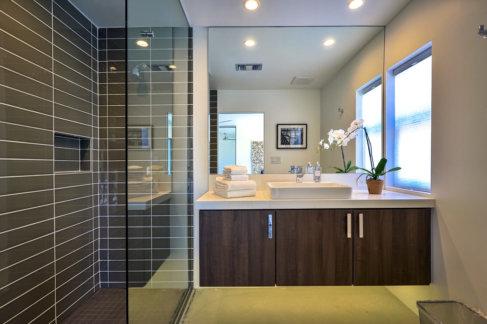 Palms at Park Villa en-suite bathroom with double vanity