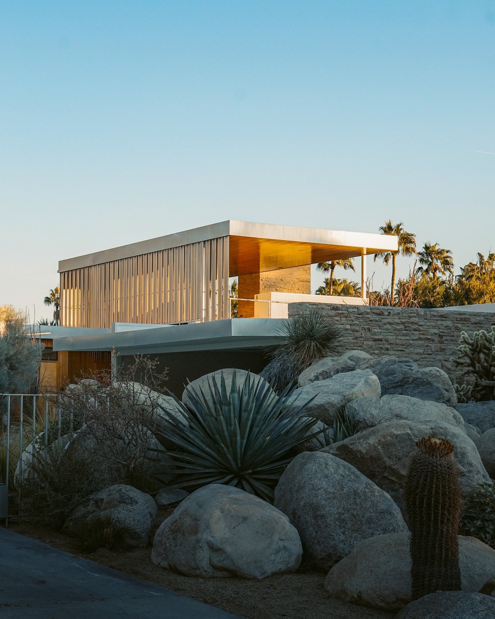 Palm Springs home beneath a clear April sky