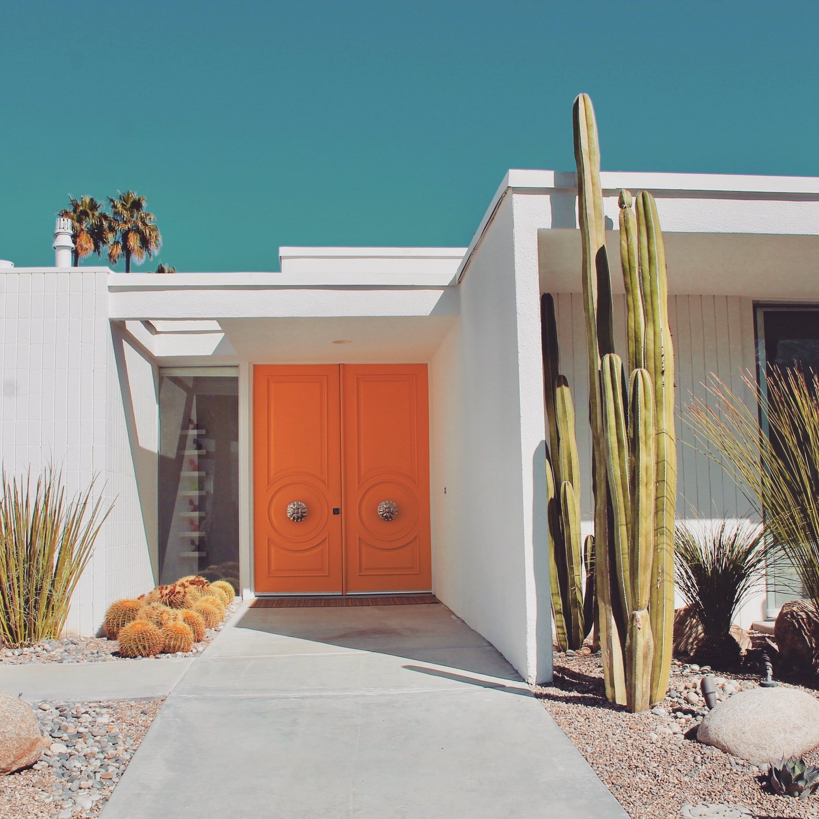 Palm Springs outdoor living and private pool at Palms at Park